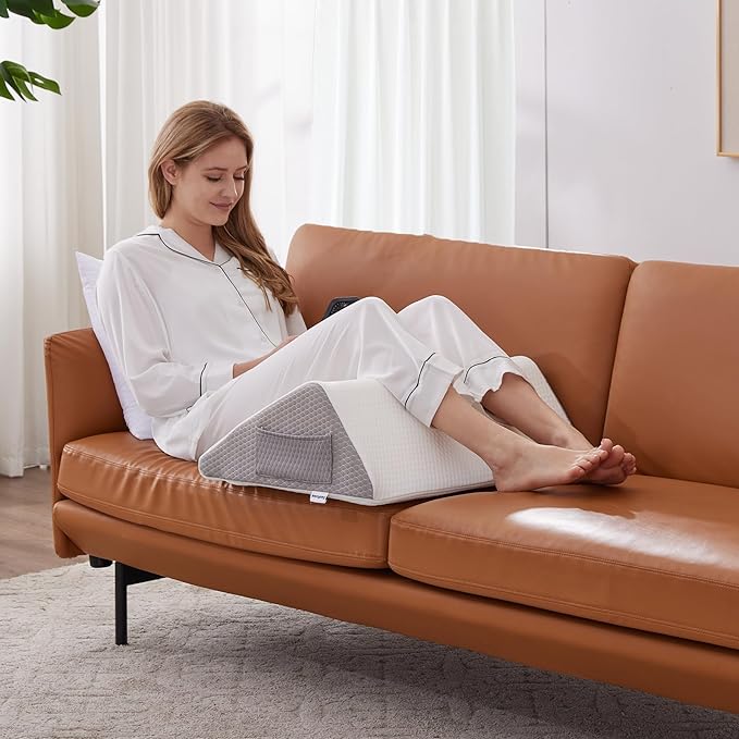 Knee Wedge Pillow, Memory Foam Leg Pillow Bed Wedge for Sleeping, Post Surgery Triangle Pillow Wedge for Knee Support, Leg Elevation, Knee Hip Back Pain Relief (23.6" x 26" x 10", Extra Large, White)